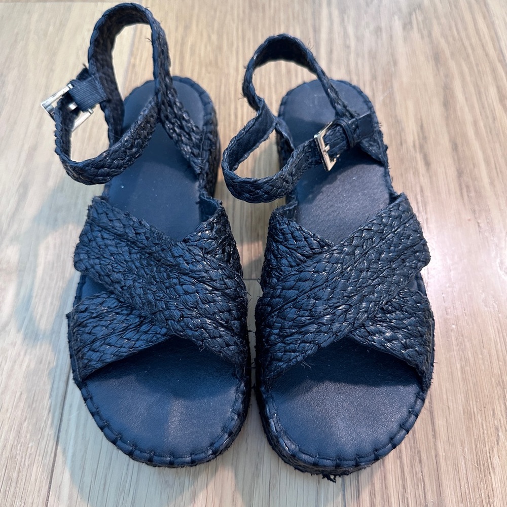 Raffia platform sandals 🩴